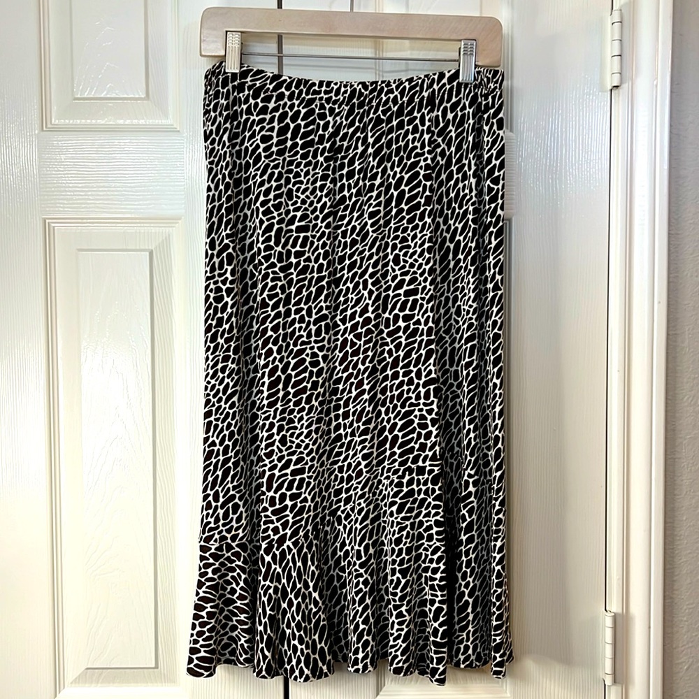 Chico’s Travelers Animal Print Midi Skirt Ruffle Elastic Waist Size 2